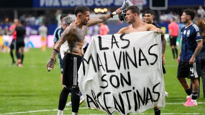 “Las Malvinas son argentinas”, la bandera que apareció en cancha tras el triunfo sobre Inglaterra 