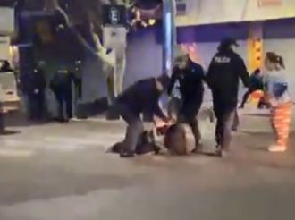 Investigan a policías por la violenta detención de una mujer en Maipú