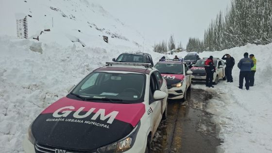 Nevadas en Alta Montaña: evacuaron a un familia en Puente del Inca y hay suspensión de clases 