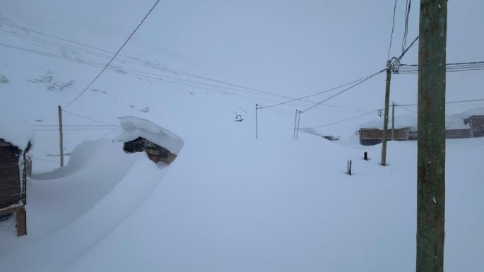 El reclamo de operadores de alta montaña al Emetur en medio de una nevada histórica