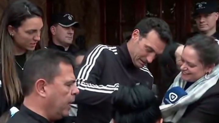 Scaloni ya se encuentra en Pujato y salió a saludar a los vecinos entre lágrimas