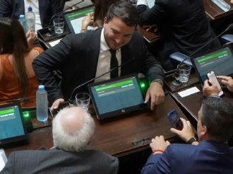 El Gobierno estaría evaluando cobrar salud pública y educación a extranjeros 