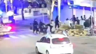 Foto iliustrativa de  Otro video muestra cómo se originaron los incidentes por los que tres policías son investigados