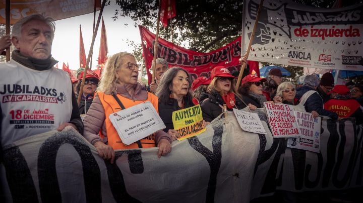 La CGT y las dos CTA marcharon junto a los jubilados 