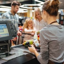 Las cámaras de comercio acordaron una suba del 5,7% en tres tramos