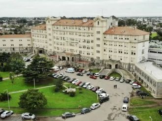 Encontraron a un enfermero en un hospital de Mar del Plata con una jeringa clavada en el abdomen 