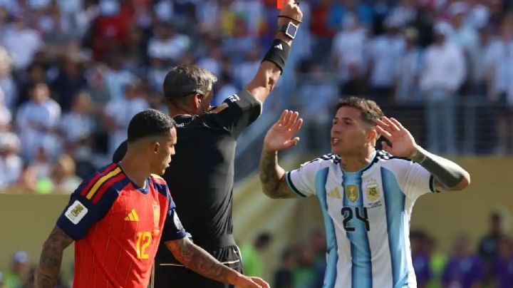 Sorpresa: se retiró árbitro que dirigió la final entre Argentina y España