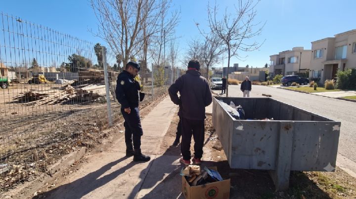 Detuvieron a dos hombres que intentaban robar cañerías y redes de servicios públicos en Ciudad