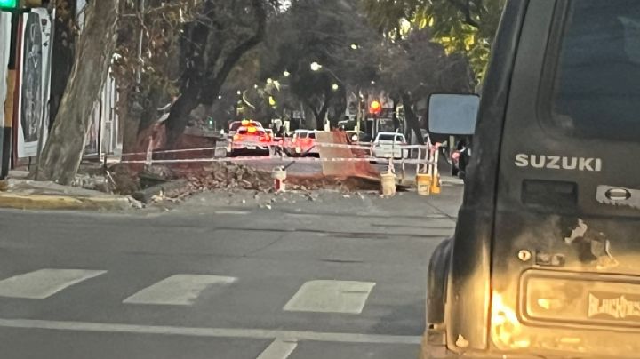 Demoras y caos vehicular por una obra que lleva dos meses en la Quinta Sección