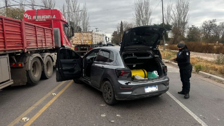 Entraron a robar a una casa, se dieron a la fuga y terminaron detenidos en un control policial