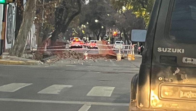 Demoras y caos vehicular por una obra que lleva dos meses en la Quinta Sección