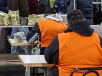 Cómo funciona la fábrica de zapatos de la cárcel de San Felipe