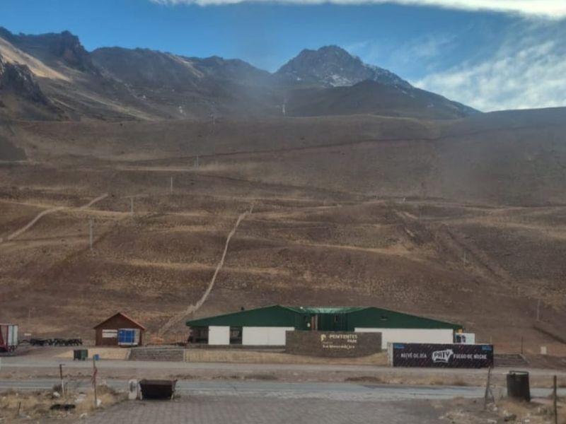 Pese a la ola polar, Penitentes arranca las vacaciones sin nieve