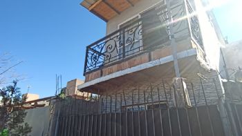Rescataron a un niño de dos años y a un bebé de entre las llamas