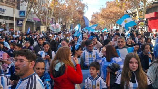 Miles de mendocinos celebraron el triunfo de Argentina en el Centro 