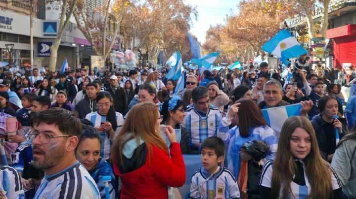 Miles de mendocinos celebraron el triunfo de Argentina en el Centro 