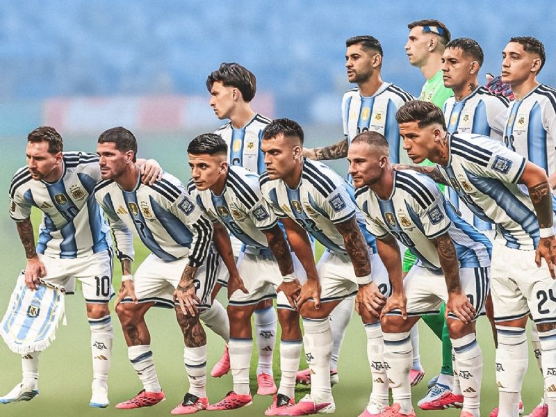 La Selección Argentina enfrenta a Egipto por el pase a cuartos de final 