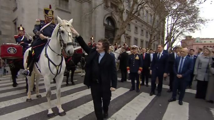 Milei encabezó una nueva reunión de equipo, la primera con Santilli como jefe de Gabinete