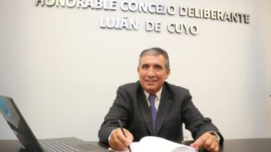 Foto iliustrativa de  Giño de Luján a un senador de la UCR para modificar la Constitución de Mendoza