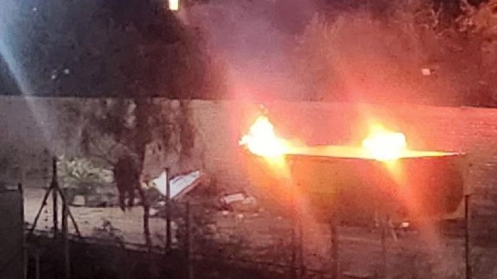 Peligro en Luján: vecinos denuncian la quema intencional de un contenedor de residuos verdes
