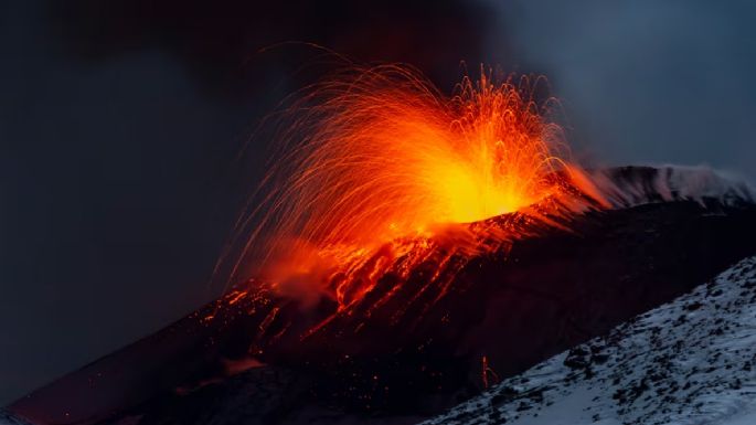 Cerró el aeropuerto de Catania por la erupción del volcan Etna