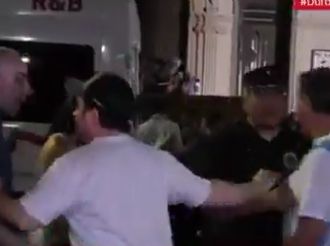 El día en que Cerimedo se agarró a las trompadas con Oscar Zago en un acto de campaña de Milei