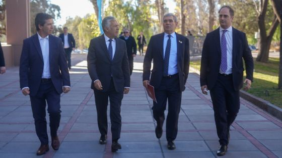 Cornejo no fue al acto de Adriana García, pero si al de un decano amigo