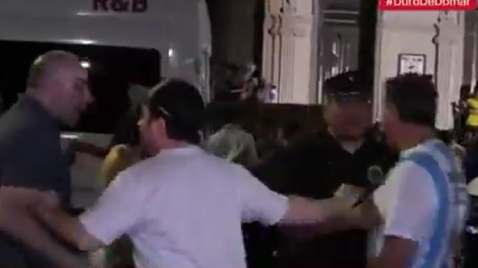 El día en que Cerimedo se agarró a las trompadas con Oscar Zago en un acto de campaña de Milei