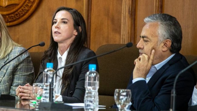 Solo hicieron falta tres presos para voltear todo un relato