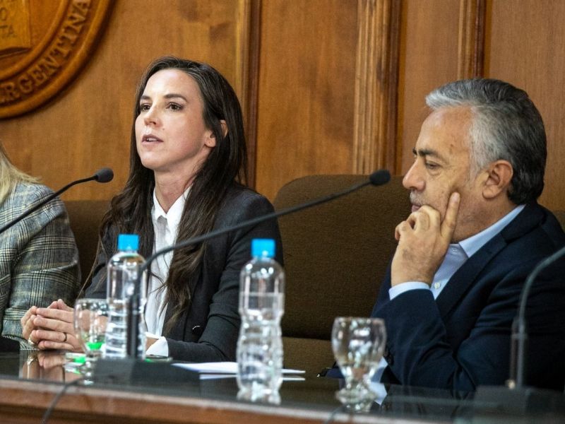 Solo hicieron falta tres presos para voltear todo un relato