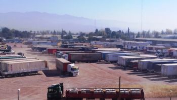 Transportistas exigen claridad por cobros que un inversor privado habría realizado en Aduana
