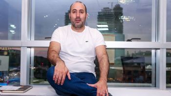 Le descubrieron una “mini granja de bots” a Fernando Cerimedo, ex asesor de Milei