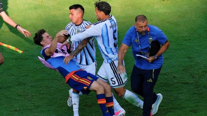 La FIFA sancionó a Paredes y a Molina por la pelea en la final del Mundial 2026 