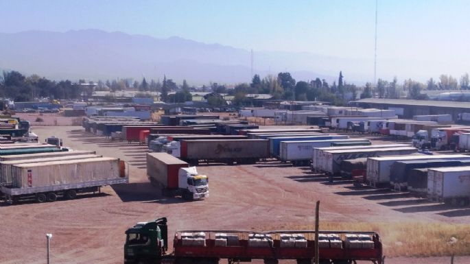 Transportistas exigen claridad por cobros que un inversor privado habría realizado en Aduana