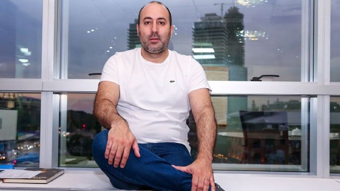 Le descubrieron una “mini granja de bots” a Fernando Cerimedo, ex asesor de Milei