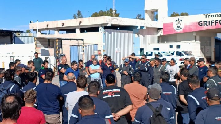 Camioneros de Mendoza alertaron por el posible despido de cerca de 100 trabajadores