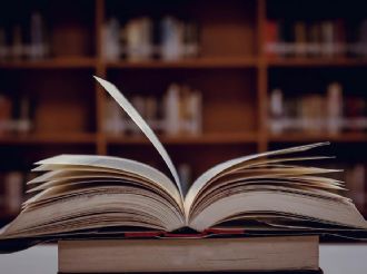 La posible derogación de la "Ley del libro" genera alarma en librerías y editoriales locales