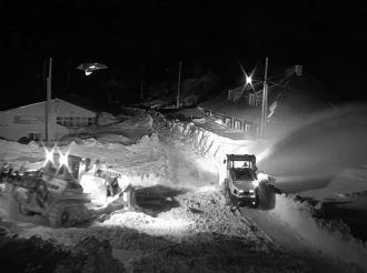 Desde las madrugada hay máquinas trabajando para despejar la ruta en Las Cuevas