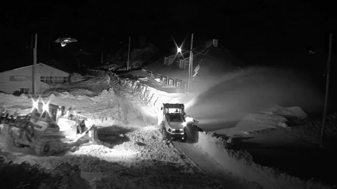 Desde las madrugada hay máquinas trabajando para despejar la ruta en Las Cuevas