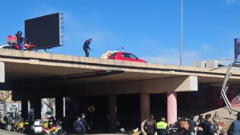 Denuncian que las contenciones del puente del Acceso Este no estaban fijadas